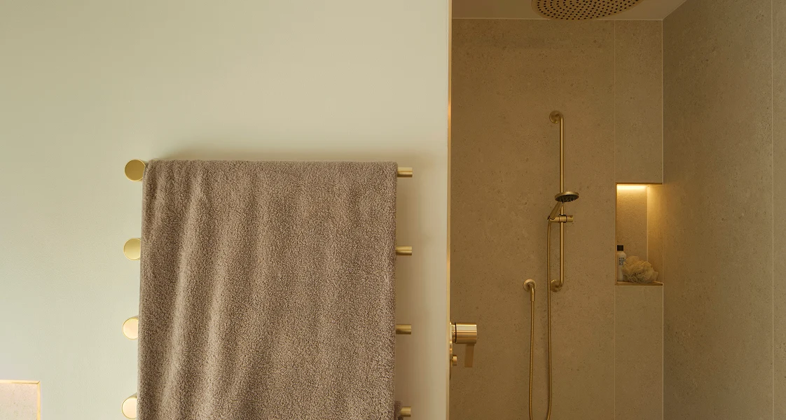 duscharmatur seitlich vorne handücher griffbereit