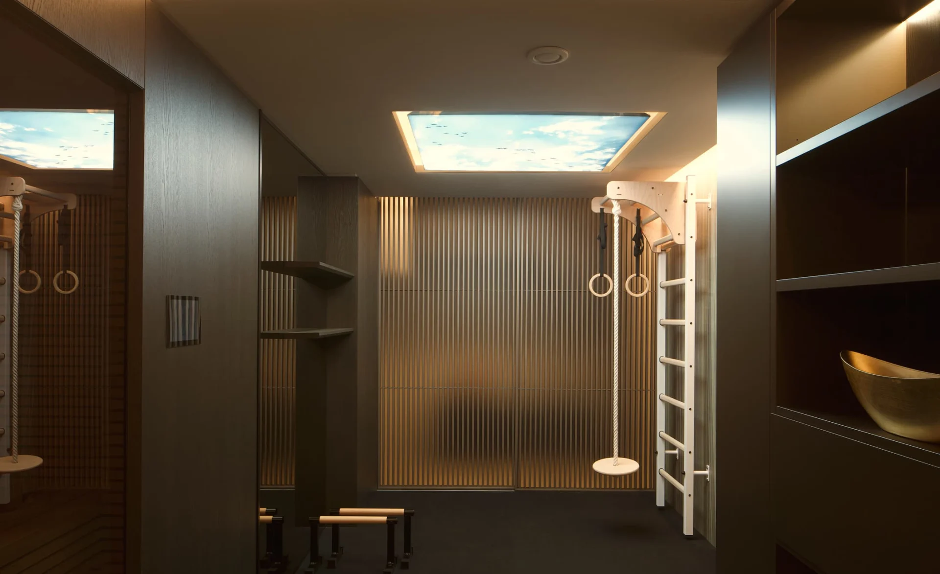 Moderner Fitnessraum mit heller Sprossenwand, Gymnastikringen und einer beleuchteten Deckenfläche mit Himmelmotiv.