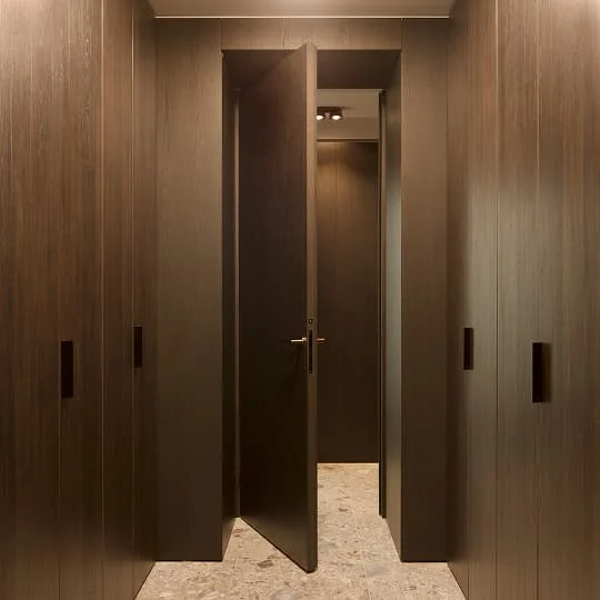 flur holzverkleidung drehtuer