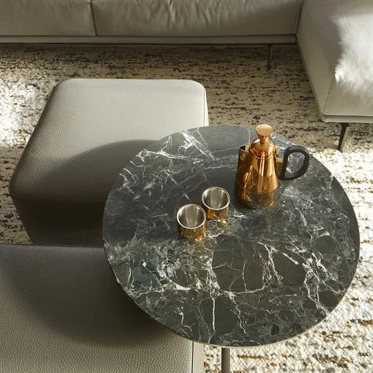 marmortisch kaffeekanne